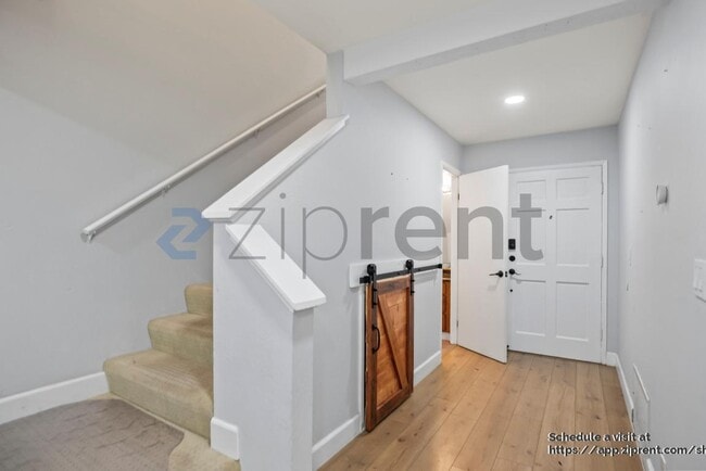 Building Photo - 567 Blue Jay Dr