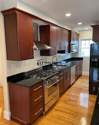 Building Photo - 2 Water St