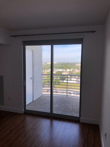 Building Photo - 1830 Radius Dr