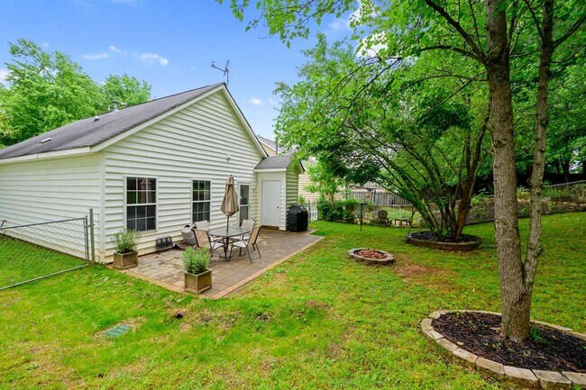 Building Photo - Updated High Gate Park Bungalow Just Short 5 Minute Walk to Downtown Wake Forest