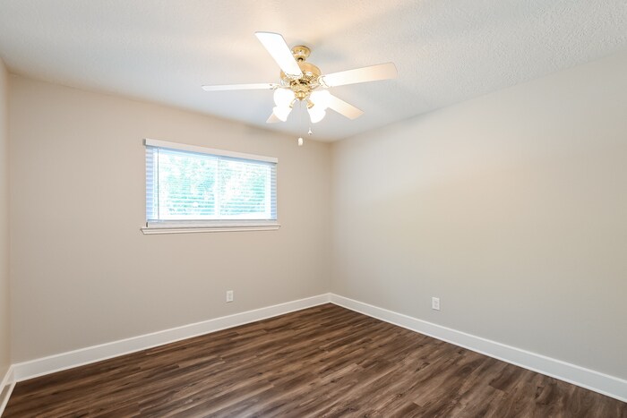 Building Photo - 21882 Pinewilde Ct