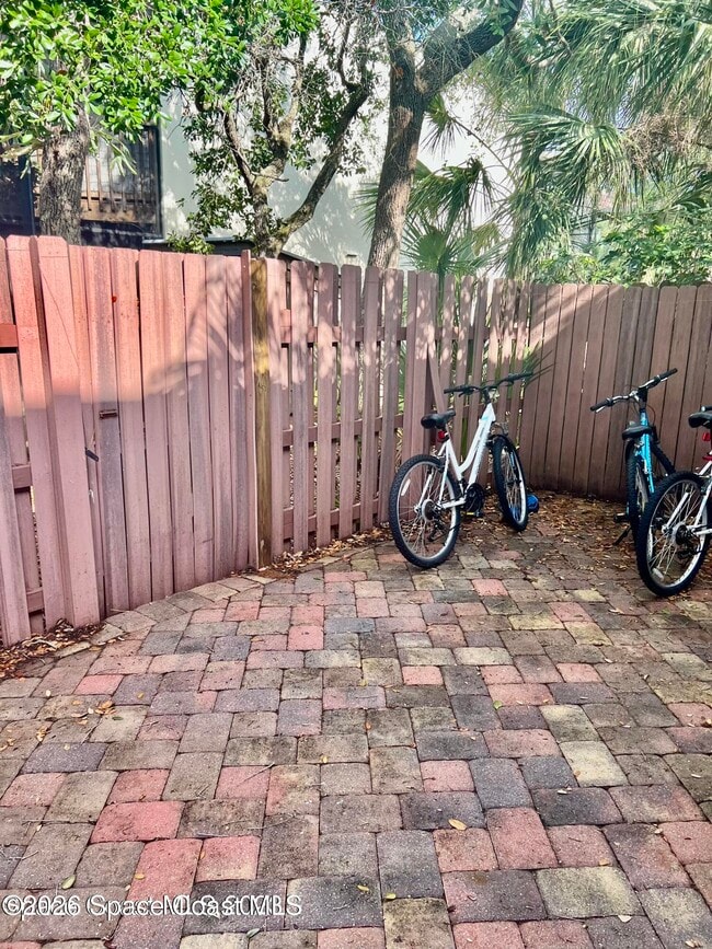 Building Photo - 8707 Bay Ct