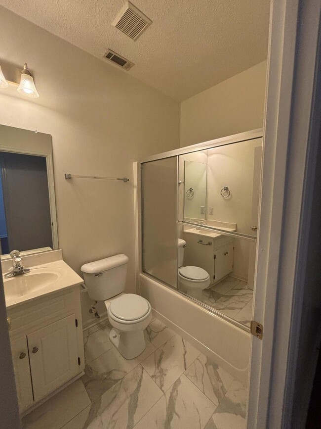 Building Photo - 181 Shelby Dr