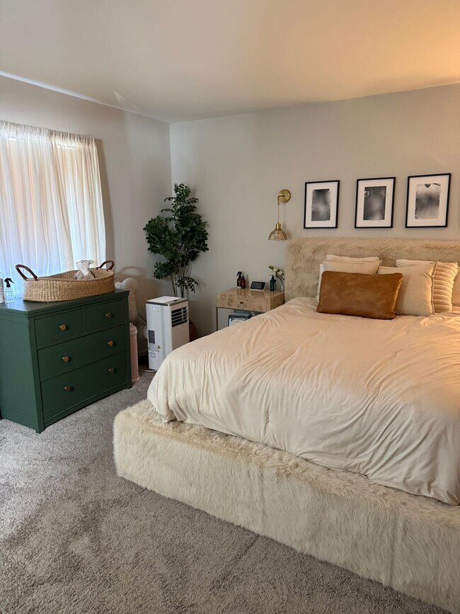 Building Photo - PAL