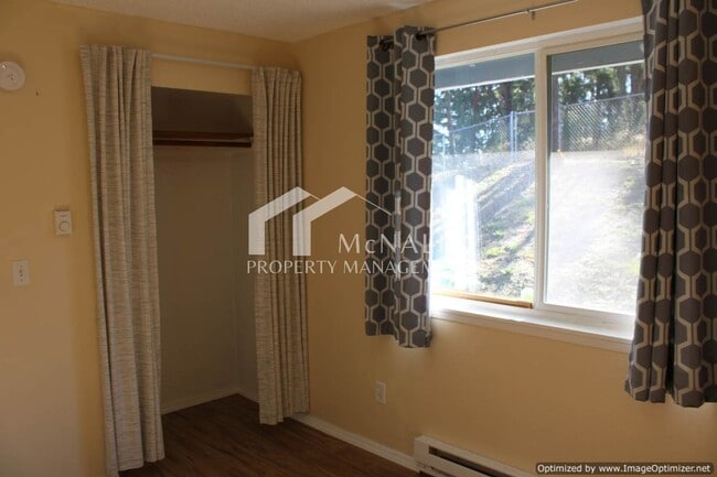 Building Photo - 3 Bedroom Port Orchard Rambler on a Cul-de...