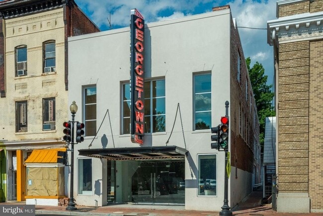 Building Photo - GEORGETOWN - 2 level 2/2.5 Custom Condo City Living W/ UNDERGROUND PARKING!!