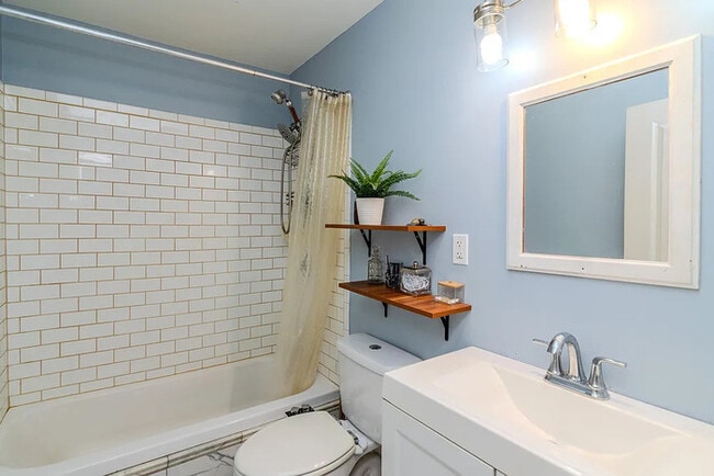 Building Photo - This charming 3-bedroom, 1-bathroom home