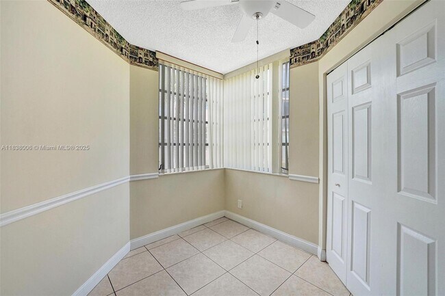 Building Photo - 1900 Sabal Palm Dr