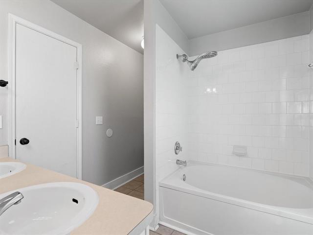 Building Photo - 1300 Mallard Dr