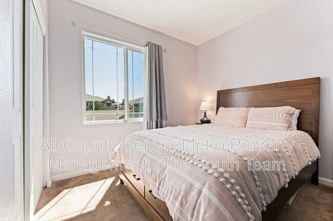 Building Photo - 8427 S Hoyt Way