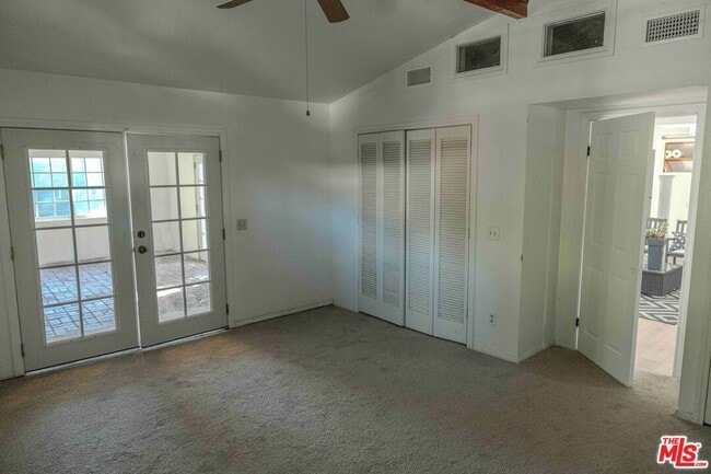 Building Photo - 18643 Strathern St