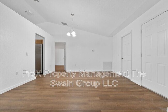Building Photo - 25 Inconnu Dr