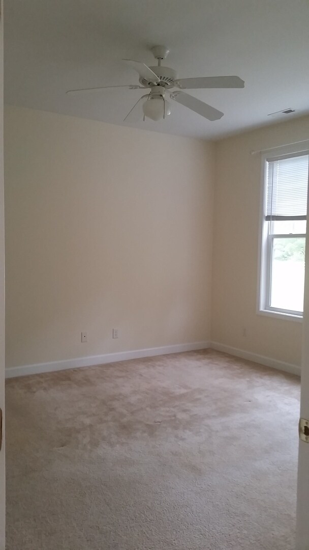 Building Photo - 108 Azalea Dr