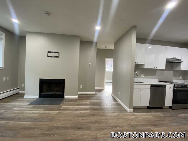 Building Photo - 50 Evergreen St