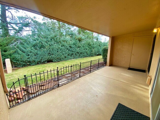 Building Photo - TOWNHOME - VILLAGE OF OAK CREEK