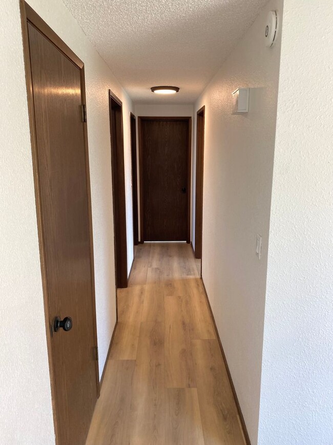 Building Photo - 3bd/1 Ba Rambler in Spanaway