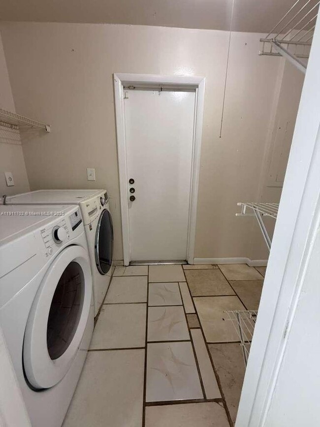 Building Photo - 6200 NW 26th Ct