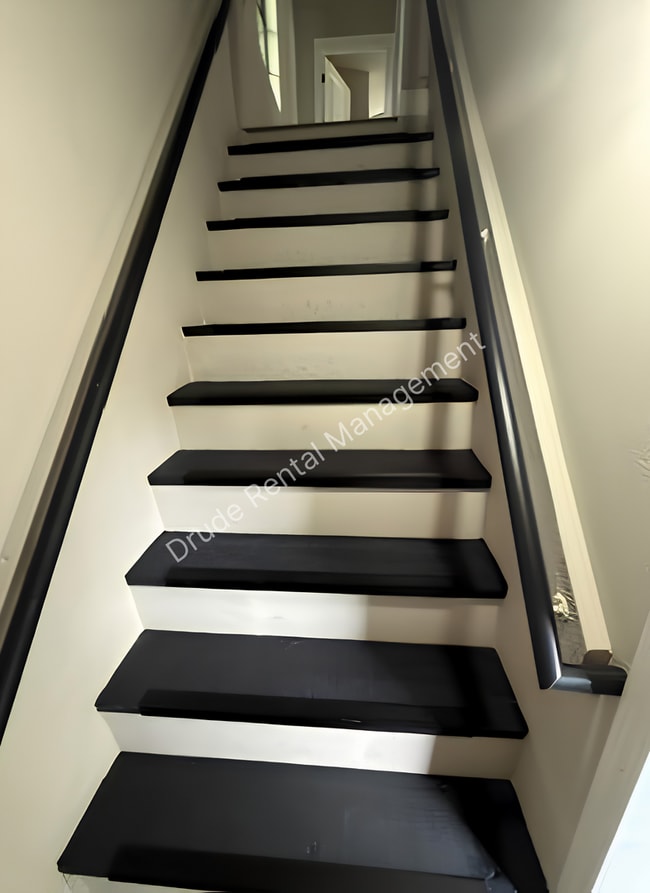 Building Photo - Remodel and Charming Home