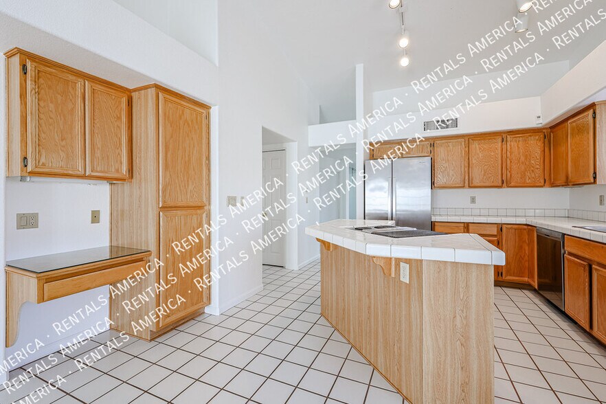 Building Photo - 15831 N 6th Ave