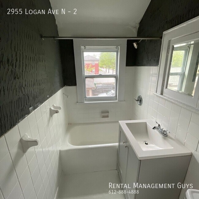 Building Photo - 2955 N Logan Ave