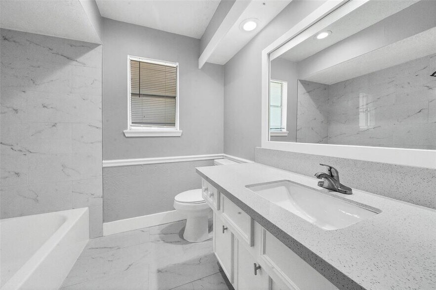 Bathroom #2 - 5703 Green Timbers Dr