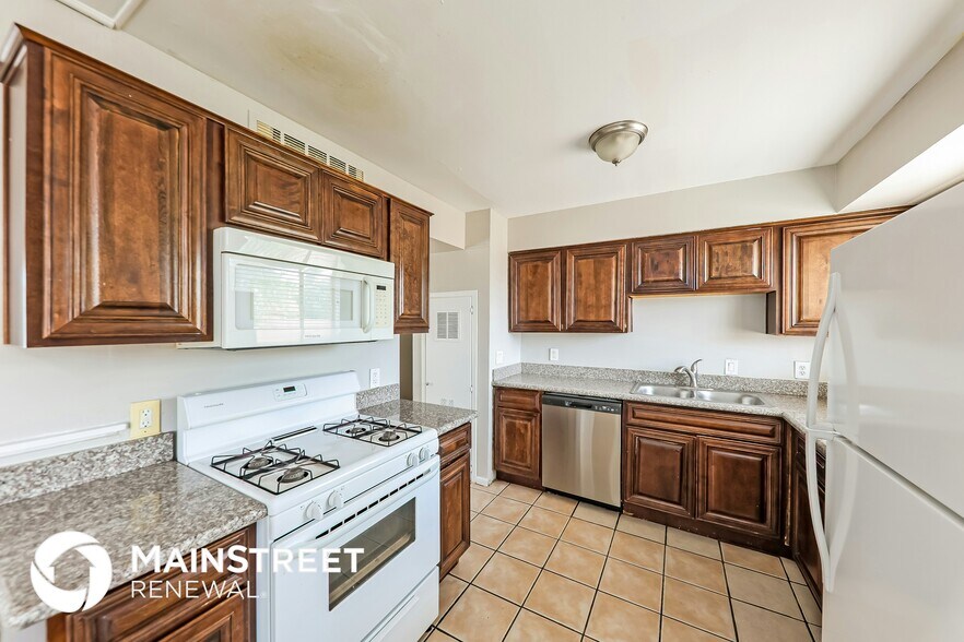 Building Photo - 3640 N 49th Dr