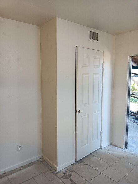 Building Photo - 538 State St