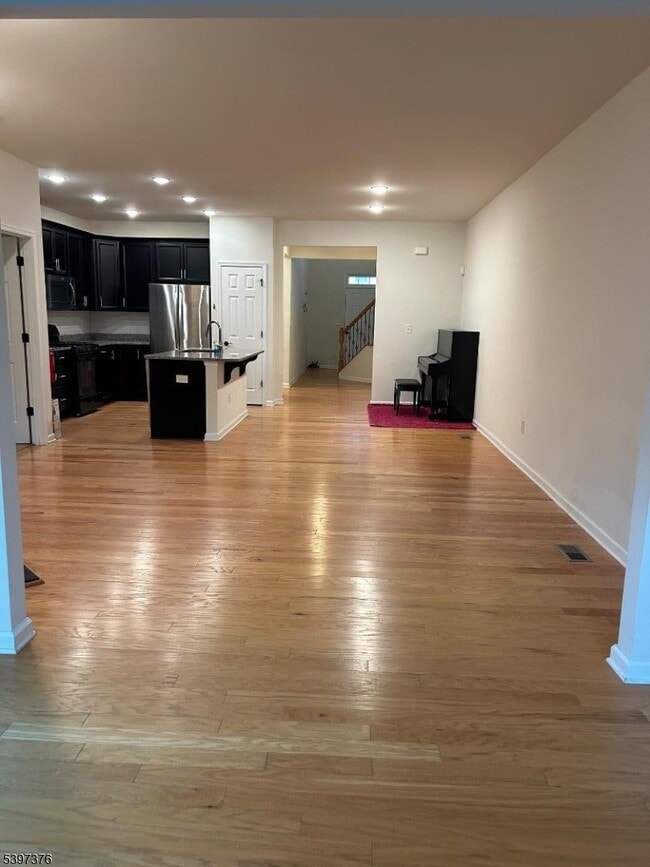 Building Photo - 5 Albert Ct