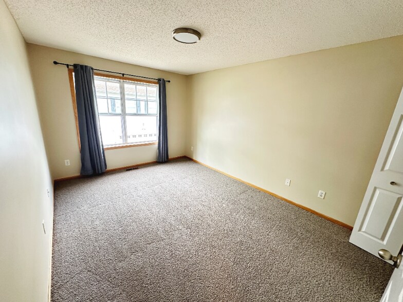Building Photo - 1244 Chateau Ave
