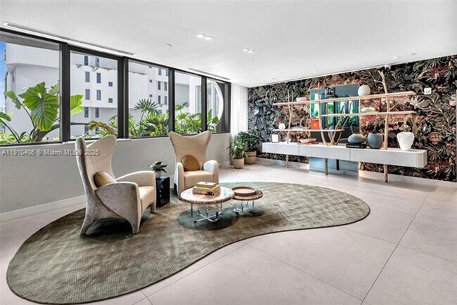 Building Photo - 700 NE 24th St