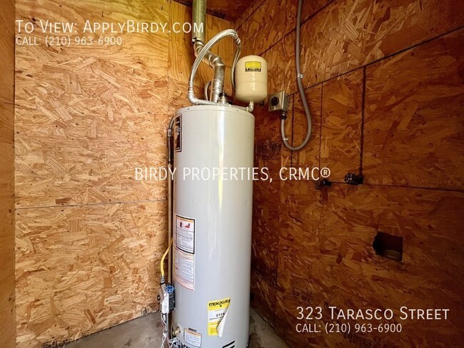 Building Photo - Charming 2-Bedroom Duplex in San Antonio -...