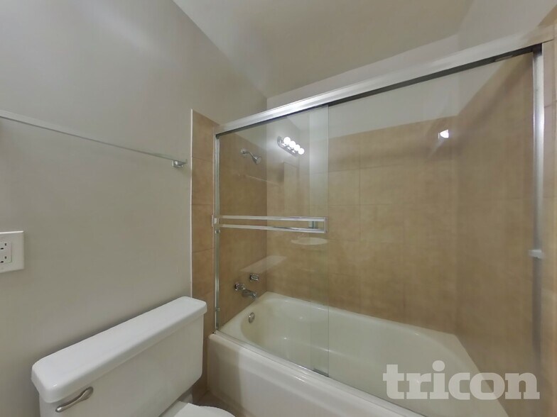 Building Photo - 110 Inverness Dr