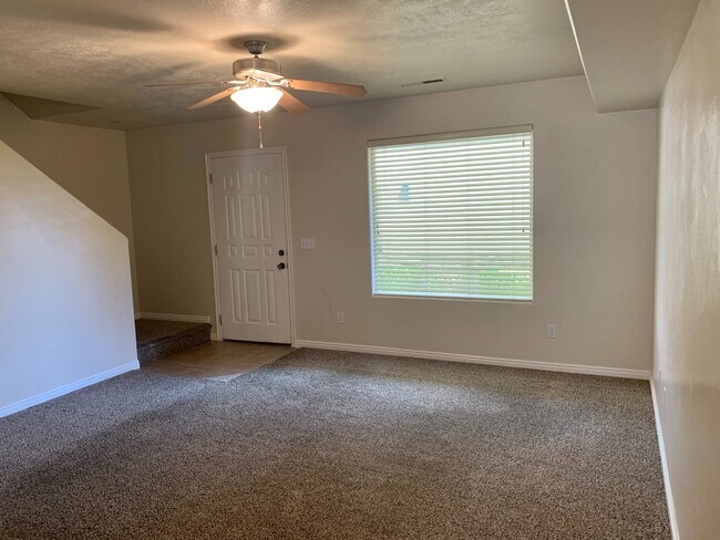 Building Photo - Skyhawk Townhome