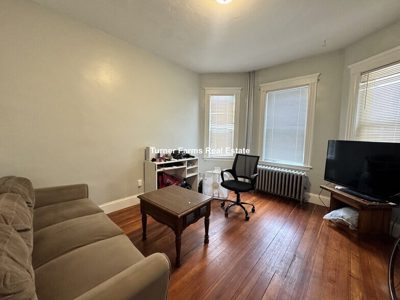 Building Photo - 15 Cawfield St
