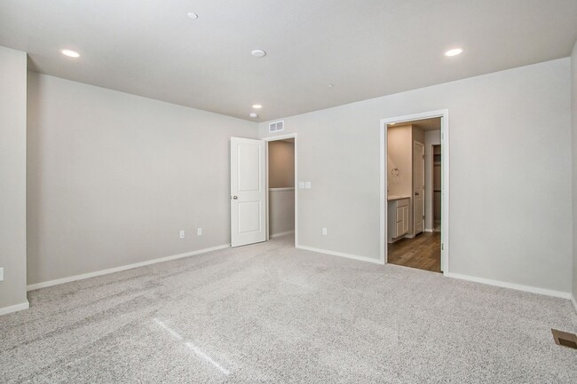 Building Photo - Stunning Townhome in Northridge Trails