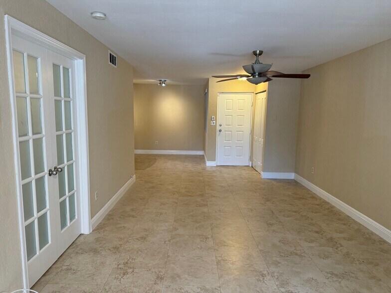 Building Photo - 2871 N Oakland Forest Dr