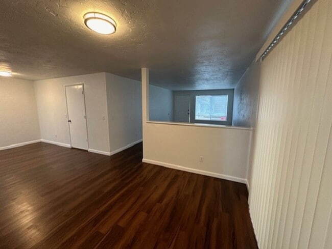 Building Photo - Remodeled Unit Of A Duplex with Central AC & Fenced Back Yard / Will Consider A Small Pet