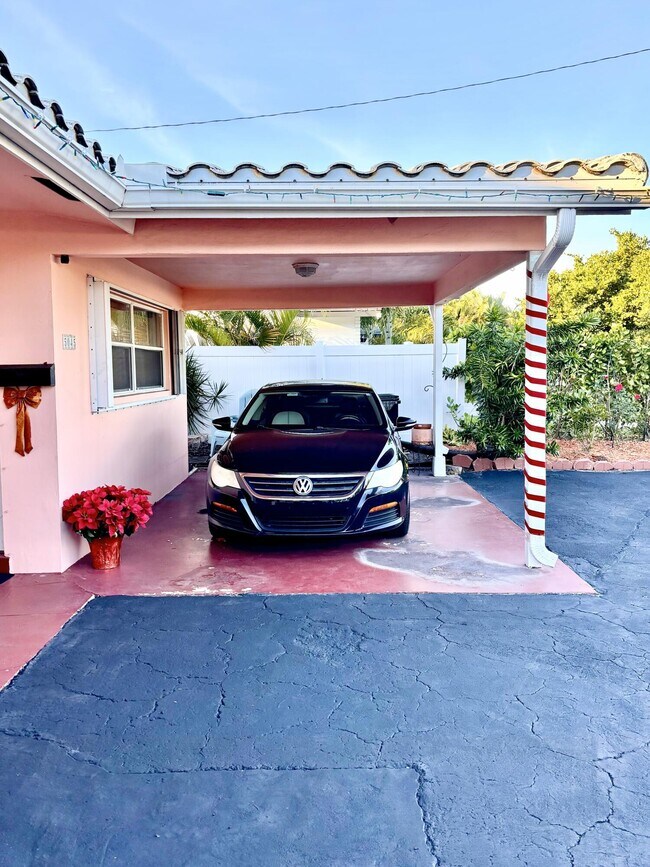 Building Photo - 5041 NE 15th Ave