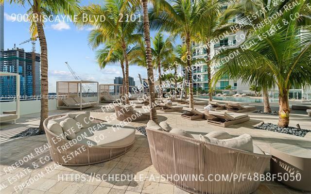 Building Photo - 900 Biscayne Blvd
