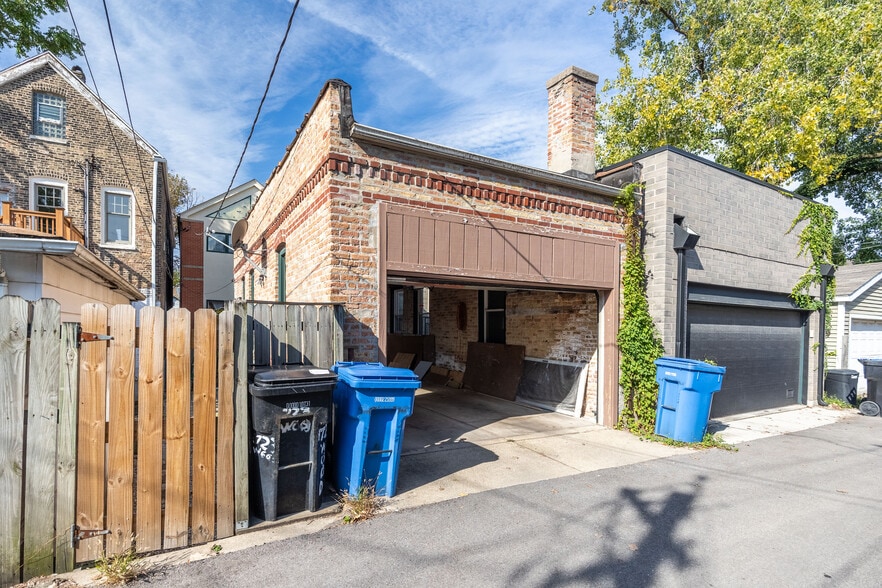 Building Photo - 1723 N Wood St