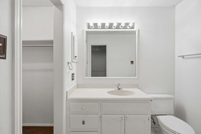 Building Photo - Top-Tier Luxury Living at 98th & Quaker | Kings Gate