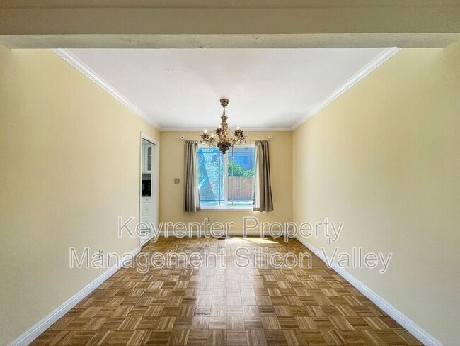 Building Photo - 1293 Knollview Dr