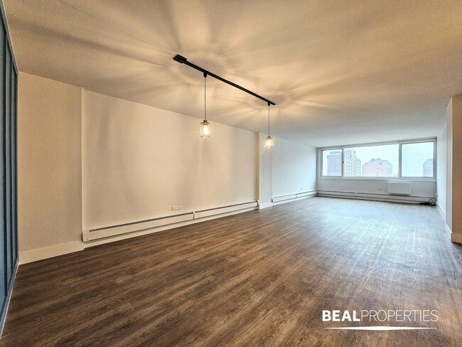 Building Photo - 1342 N Dearborn St