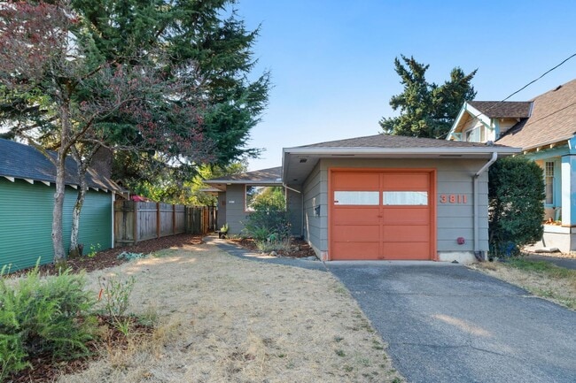 Building Photo - 3811 SE 66th Ave