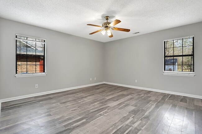 Building Photo - 208 Miner Dr