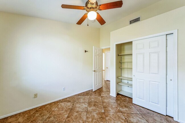 Building Photo - Spacious 4BR House in Tucson