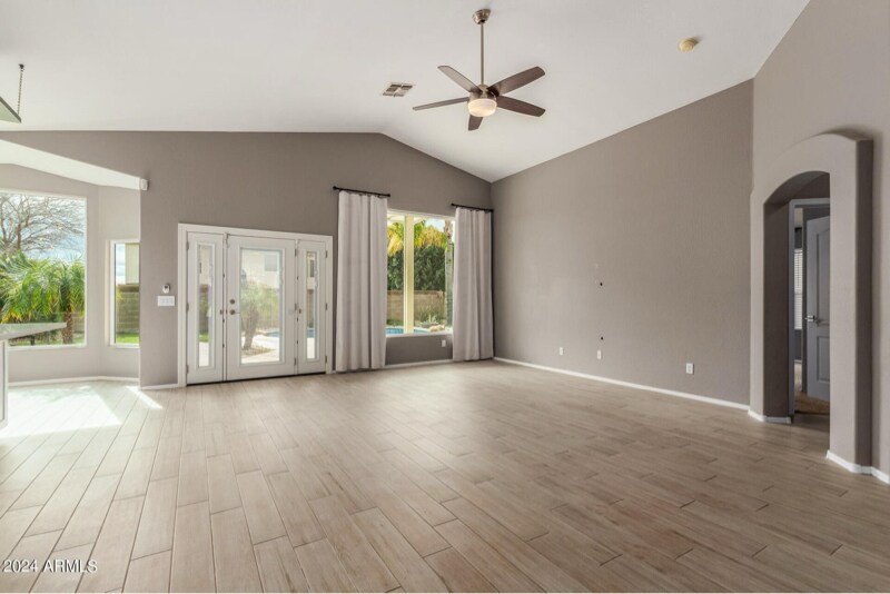 Building Photo - 1505 E Wahalla Ln