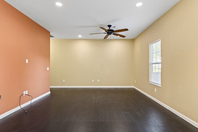 Building Photo - 68 Richard Dr