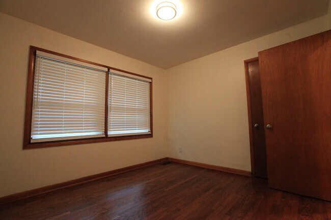 Building Photo - 308 S Baird Ln