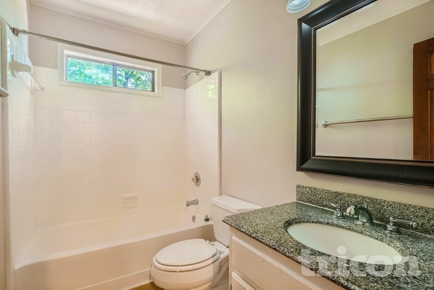 Building Photo - 105 Jennings Yard